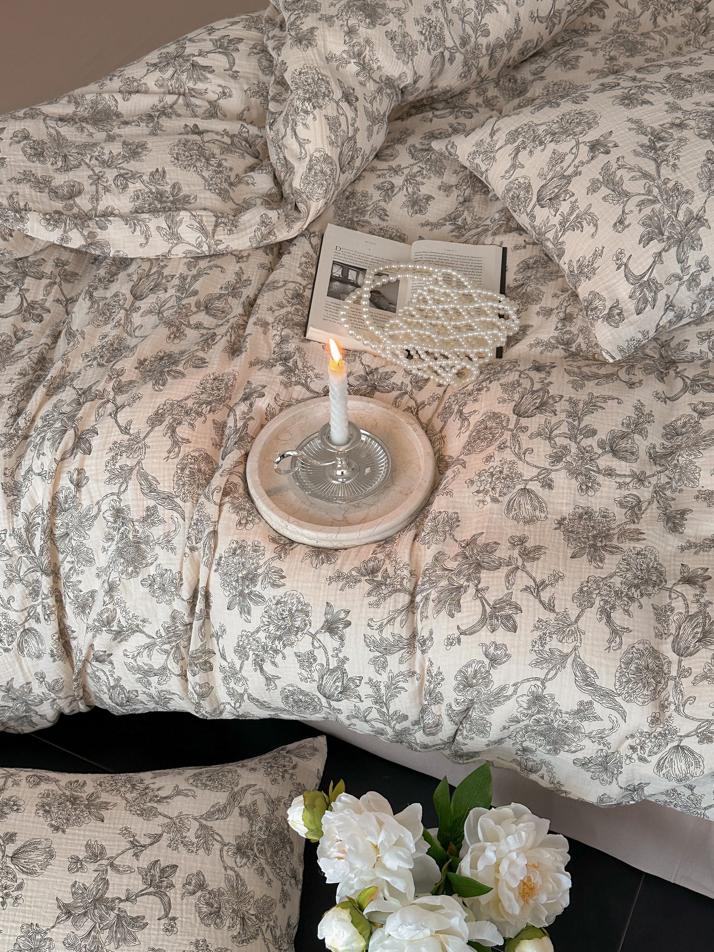Toile Noir Bedding Set